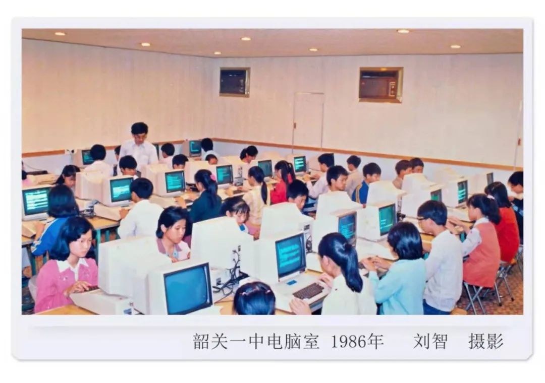 韶关一中电脑室