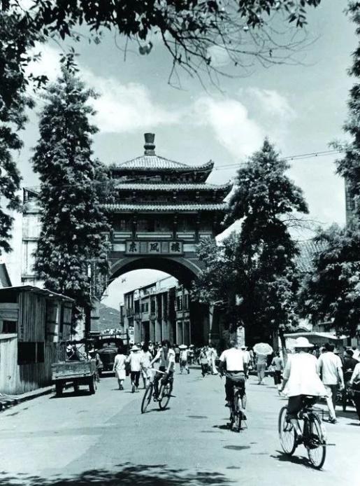 70年代风采楼（东风楼）街景