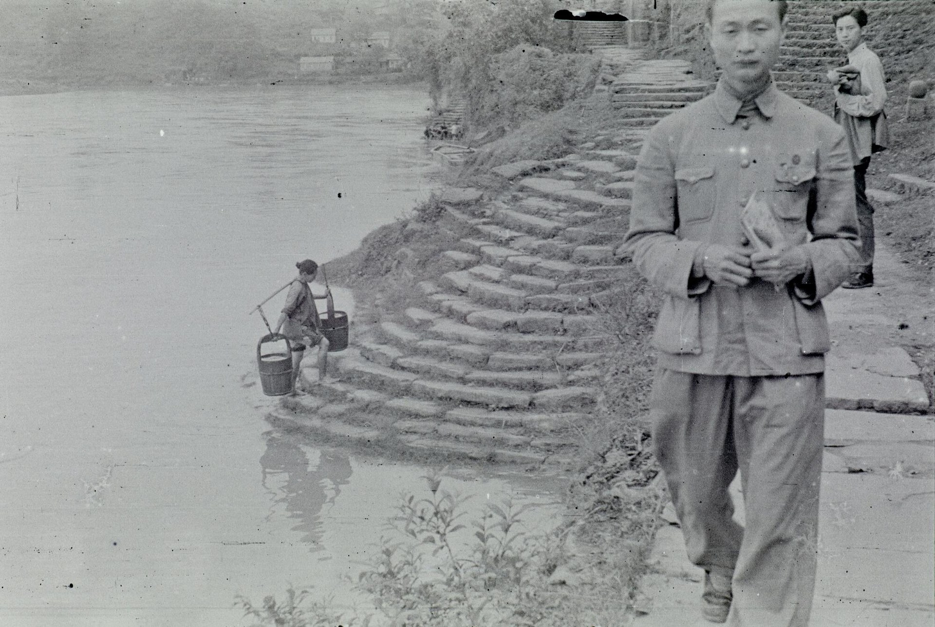 坪石河岸台阶与人物