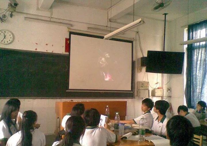 田家炳中学课堂（投影幕）