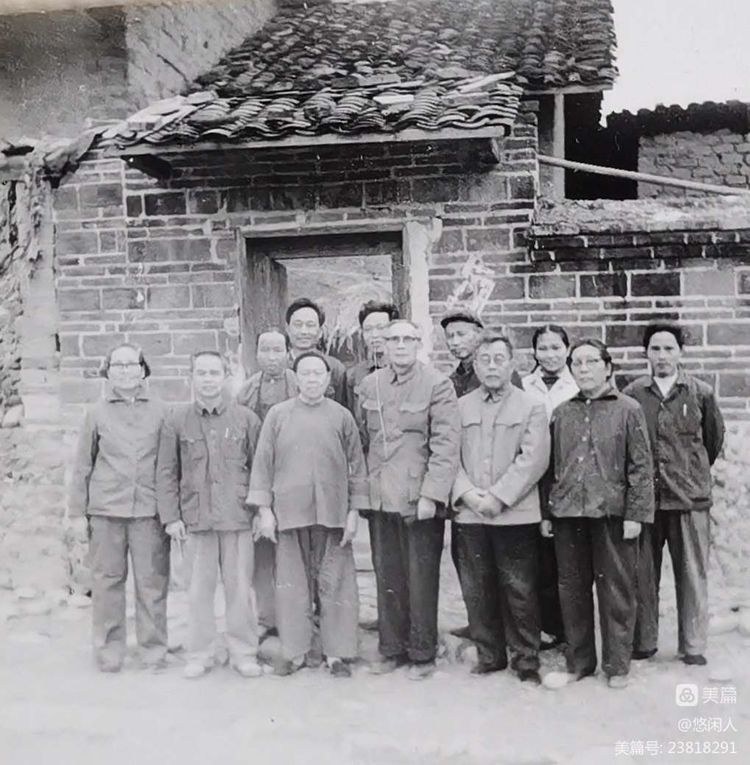 始兴探访家人留影