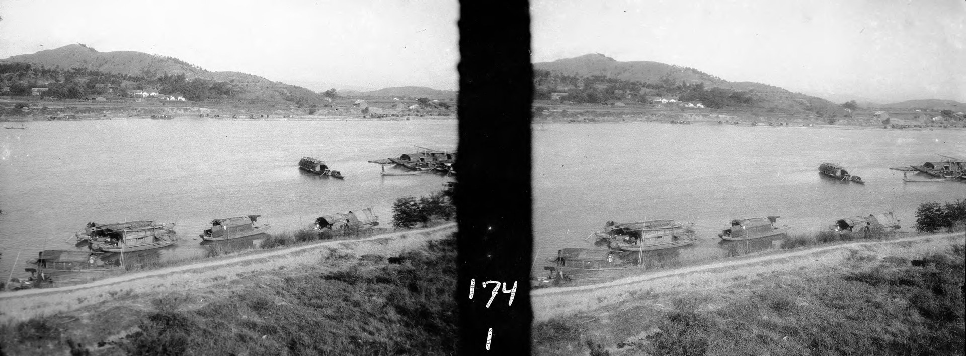 北江河面与沿岸船只（馆藏题名译）