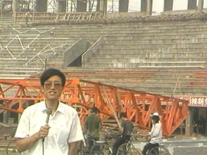 西河体育场建设 · 人物与钢构件