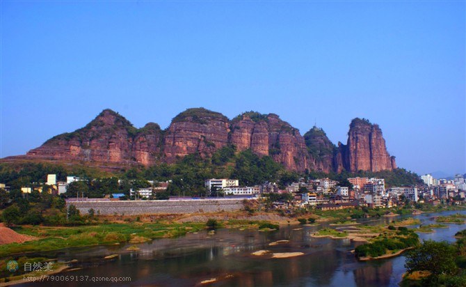 坪石江畔与岩体山形：远景